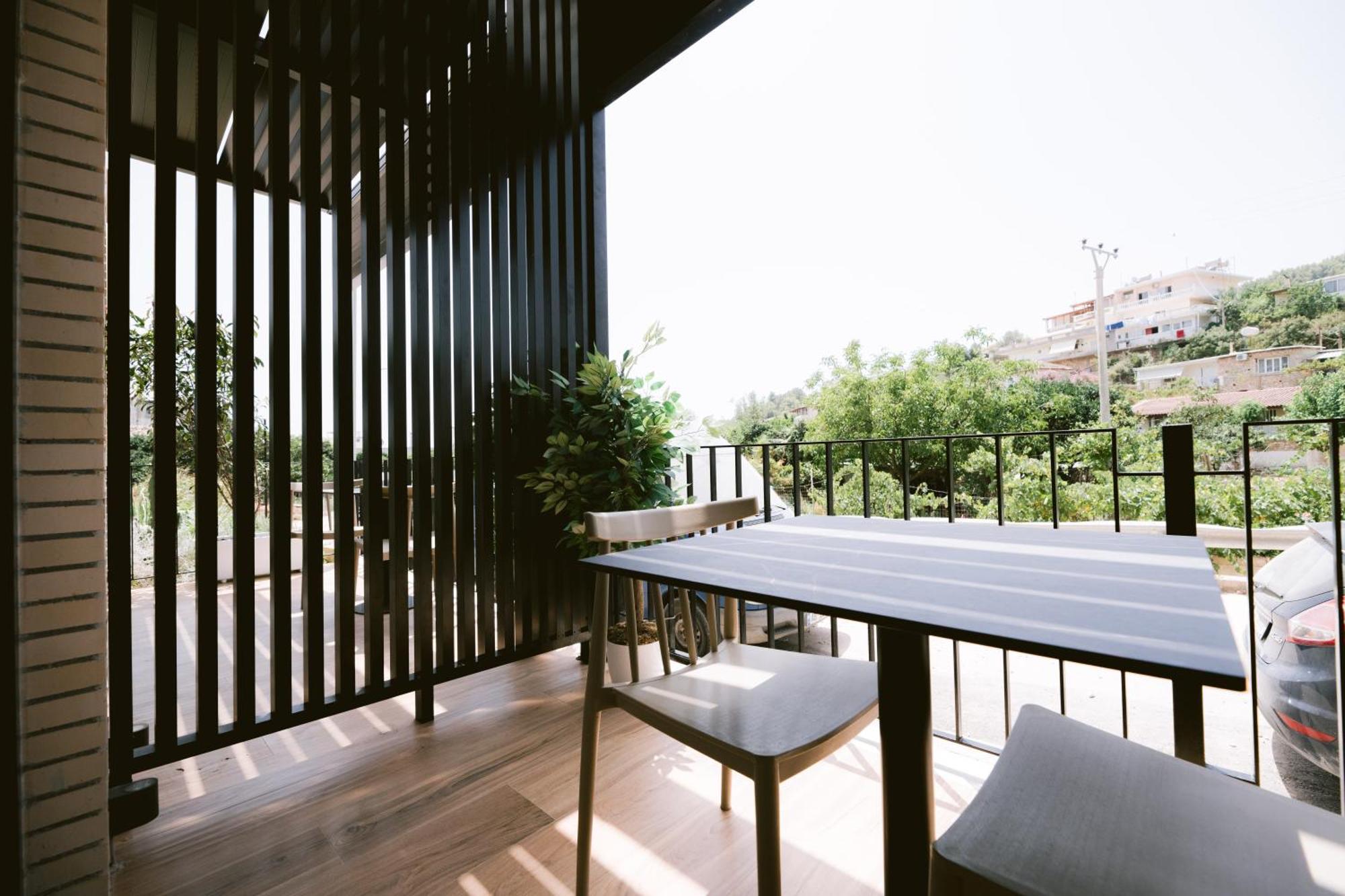 Noemie Hotel Himare Exterior photo