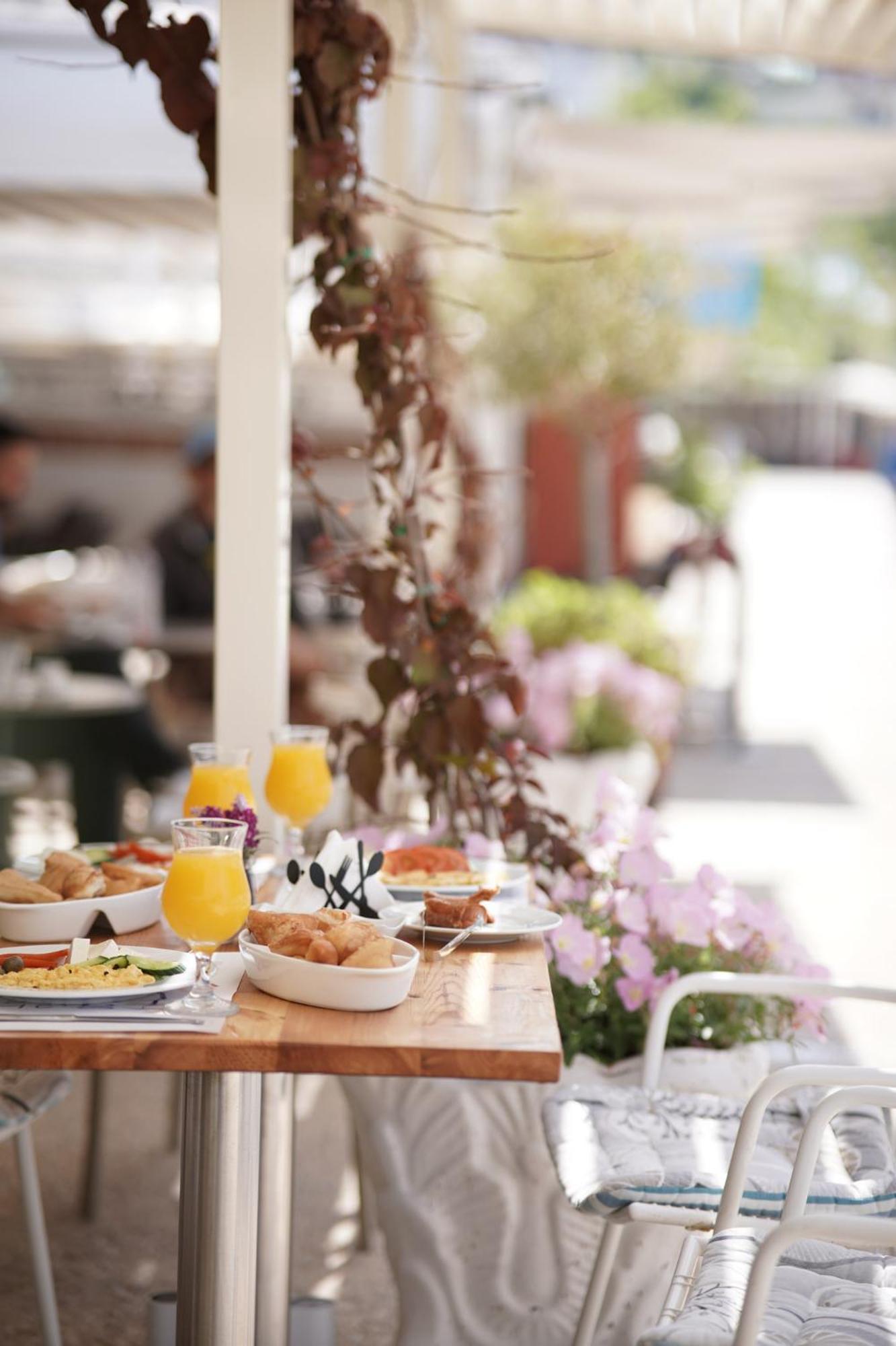 Noemie Hotel Himare Exterior photo